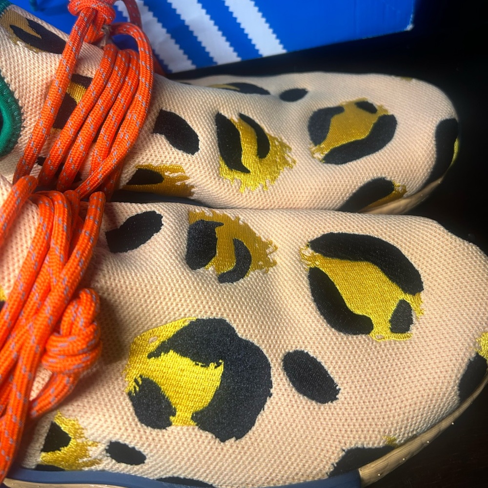 Pharrell Williams x Adidas Collab - Picture 5 of 6